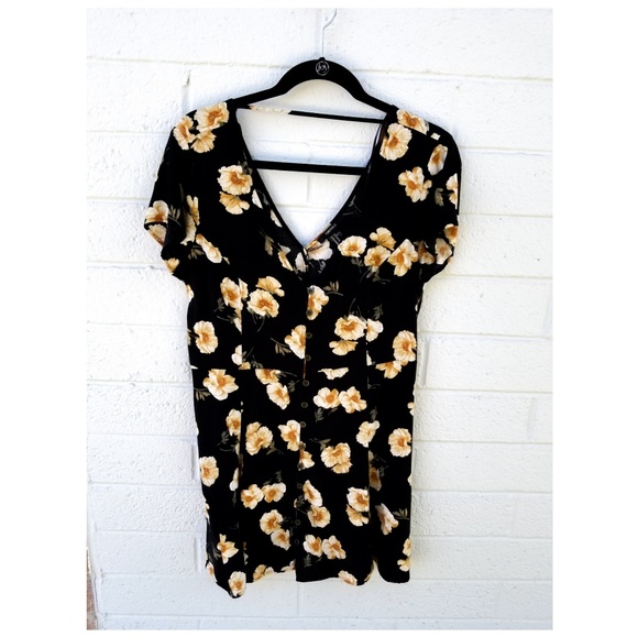 F21 Floral Dress with Pockets - Picture 2 of 8